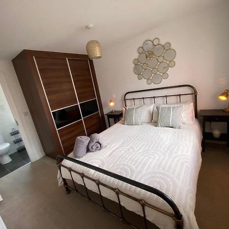 Higham Ferrers The Belfry 3 Bedrooms 2 Bathrooms Contractors & Family מראה חיצוני תמונה