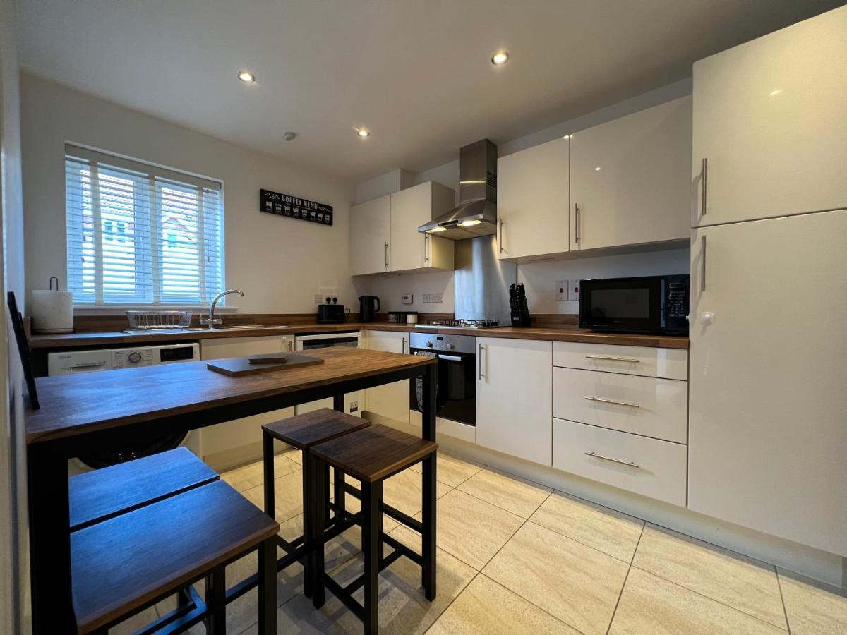 Higham Ferrers The Belfry 3 Bedrooms 2 Bathrooms Contractors & Family מראה חיצוני תמונה