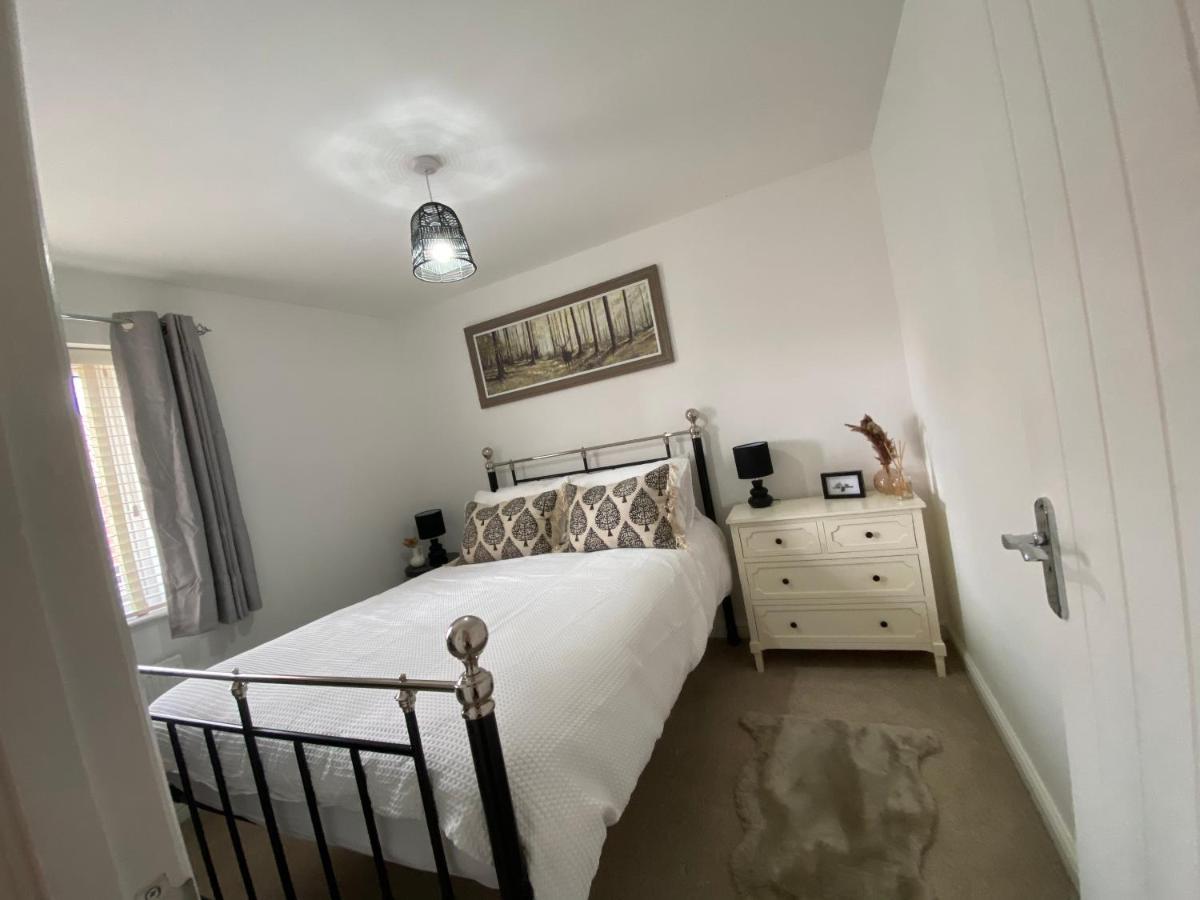 Higham Ferrers The Belfry 3 Bedrooms 2 Bathrooms Contractors & Family מראה חיצוני תמונה