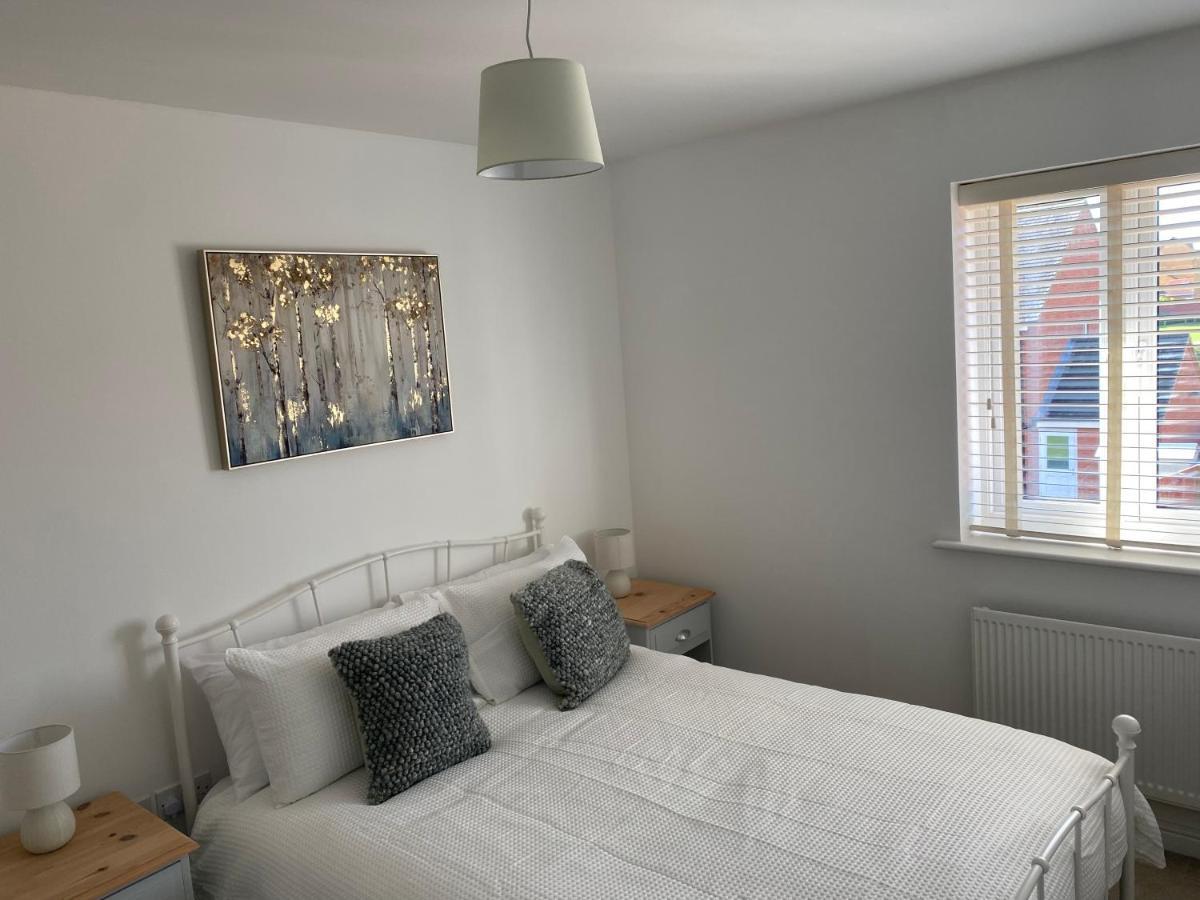 Higham Ferrers The Belfry 3 Bedrooms 2 Bathrooms Contractors & Family מראה חיצוני תמונה