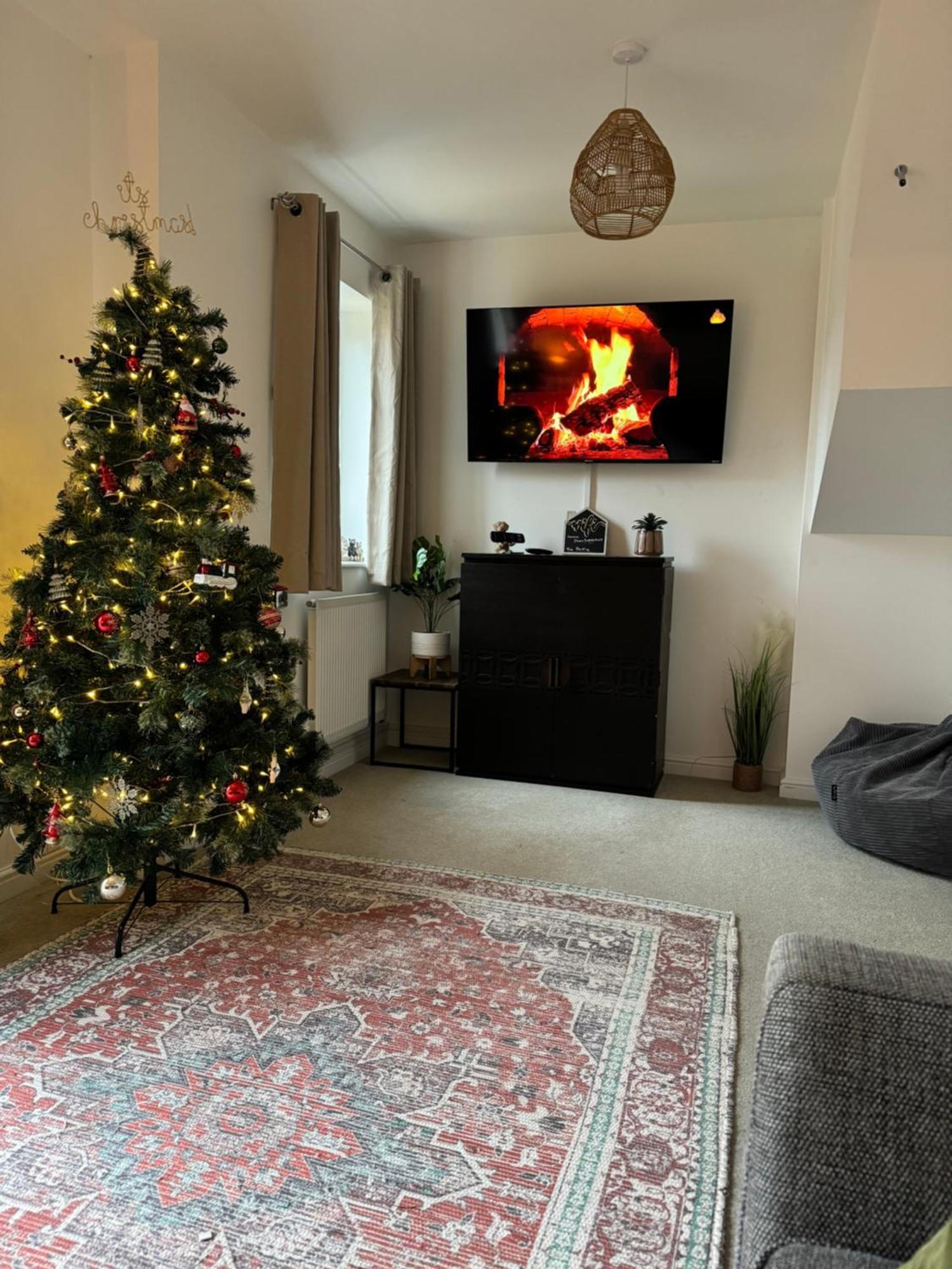 Higham Ferrers The Belfry 3 Bedrooms 2 Bathrooms Contractors & Family מראה חיצוני תמונה